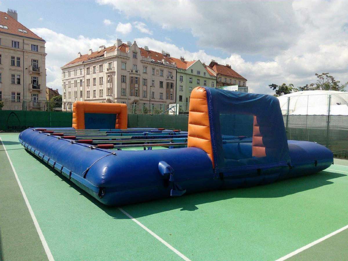 Lidský stolní fotbal - zábavné atrakce pro děti Praha, Brno